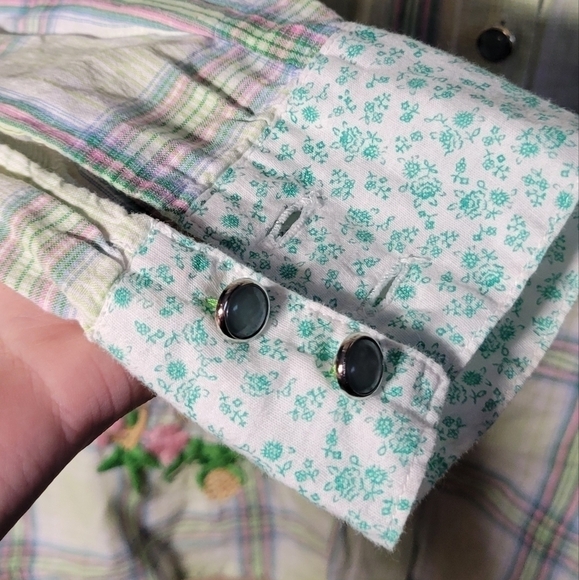 Solitaire Large distressed plaid western embroidered peal button down longsleeve - Picture 2 of 10